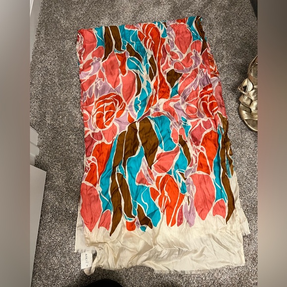NWT 100% silk scarf - Picture 1 of 4